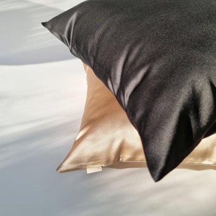 Šilkinis pagalvės užvalkalas su užtrauktuku Black