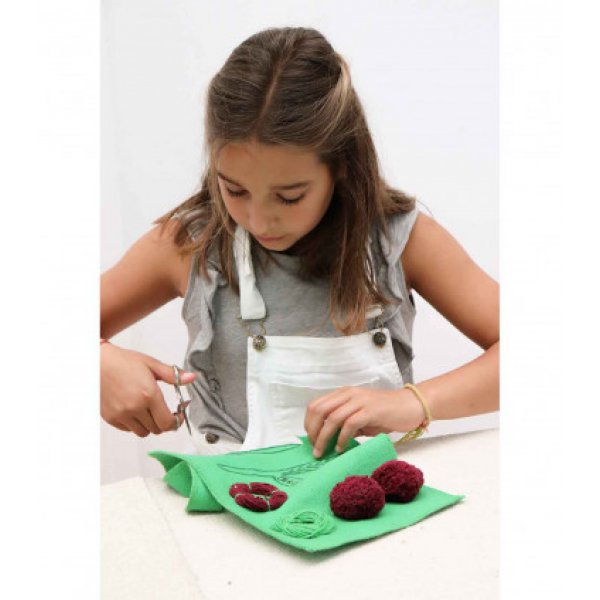 Siuvimo rinkinys DIY Mery the Cherry